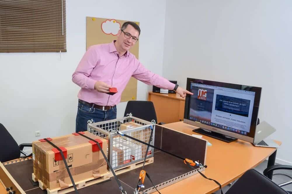 Michael Girbes in seiner Schulung für Ladungssicherung {{brizy_dc_image_alt imageSrc=