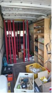 Oft gefährlich: Ladungssicherung im Kleintransporter 2 handwerker